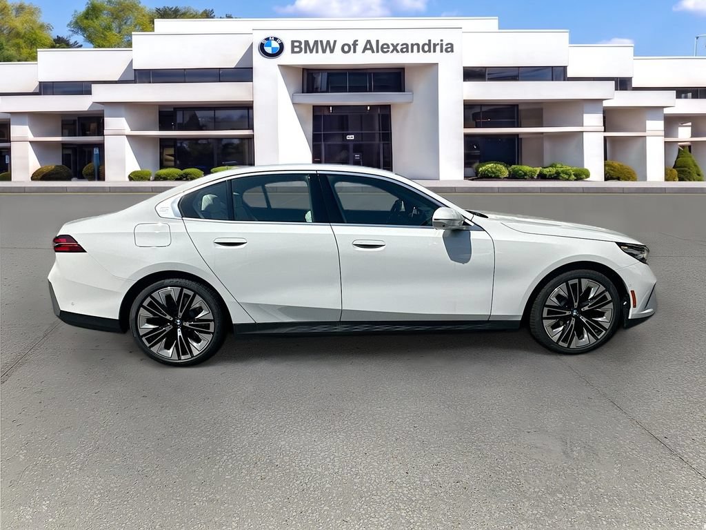 Used 2026 BMW 530i xDrive w/ Premium Package AWD/4WD image 8