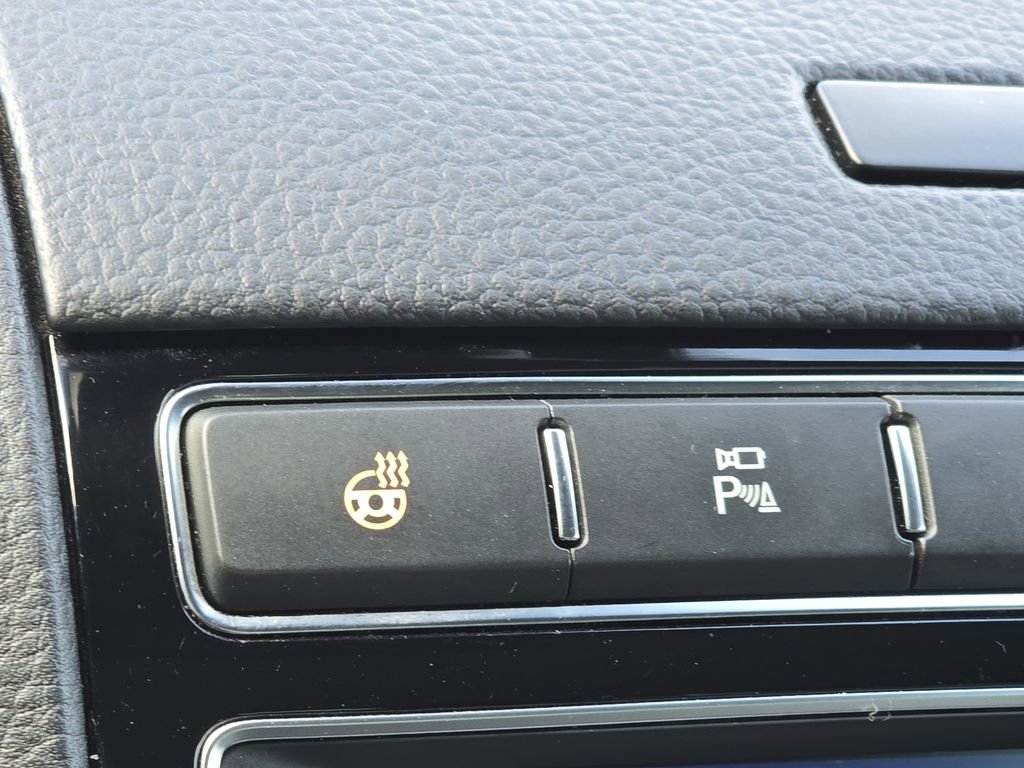 Used 2017 Volkswagen Touareg Wolfsburg Edition image 20