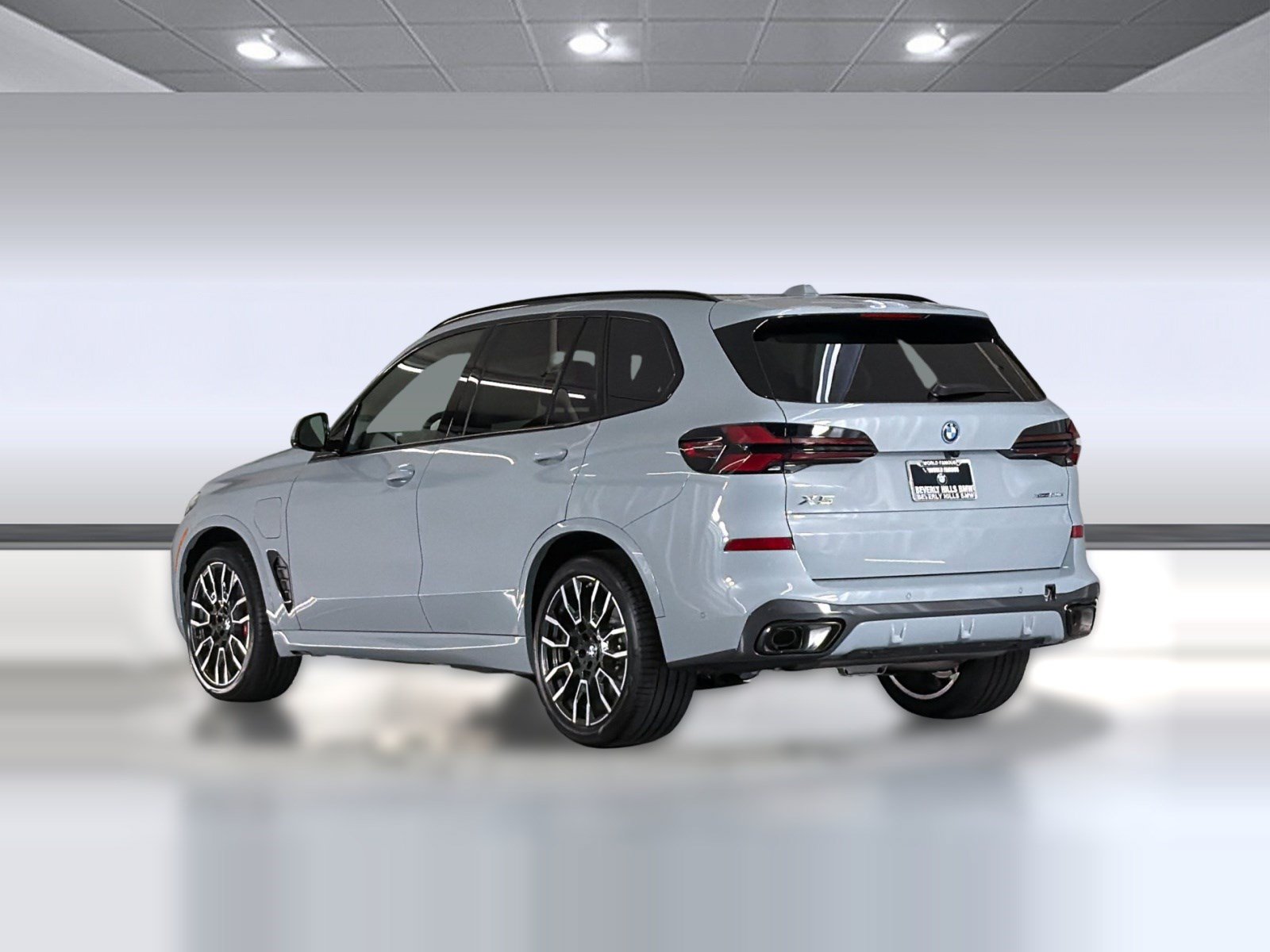 New 2026 BMW X5 xDrive50e w/ M Sport Package AWD/4WD image 3