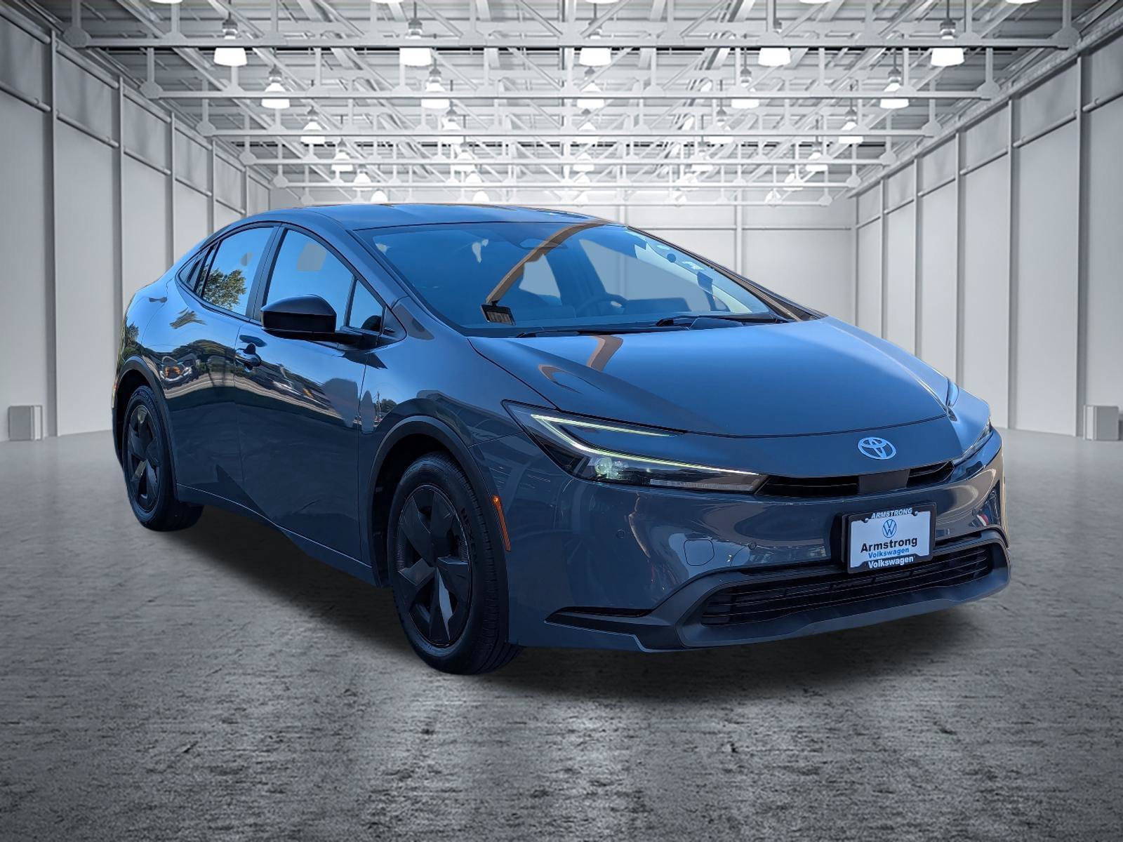 Used 2025 Toyota Prius LE FWD image 7