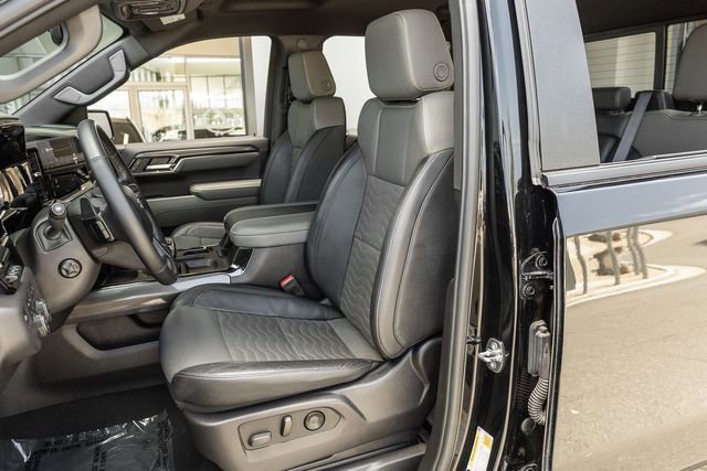 Used 2024 Chevrolet Silverado 1500 ZR2 w/ Technology Package AWD/4WD image 13