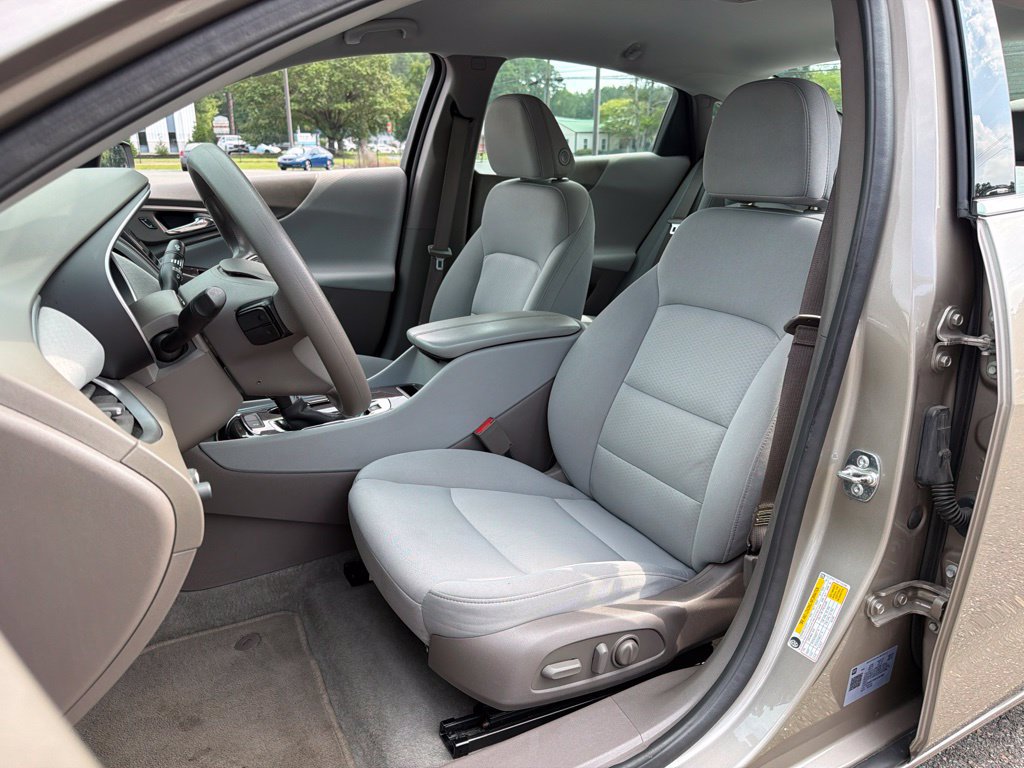 Used 2025 Chevrolet Malibu LT FWD image 20