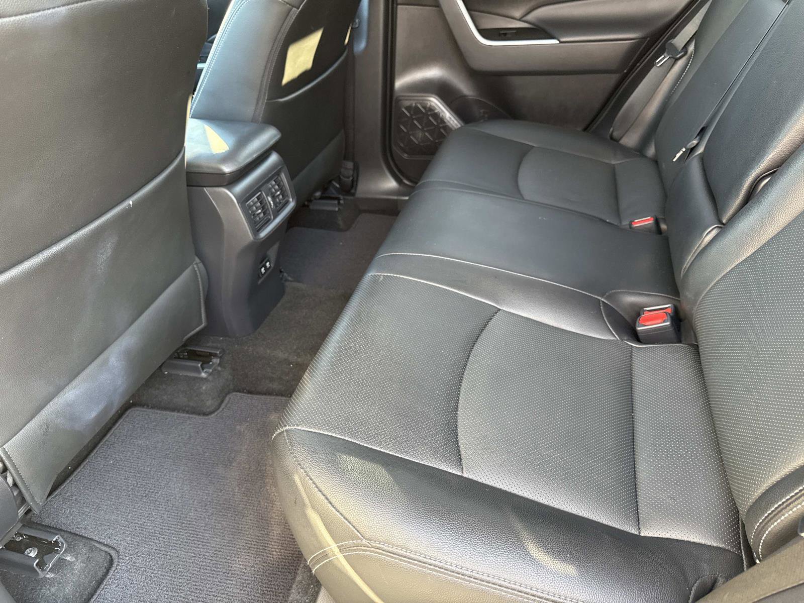 Used 2021 Toyota RAV4 XLE image 10