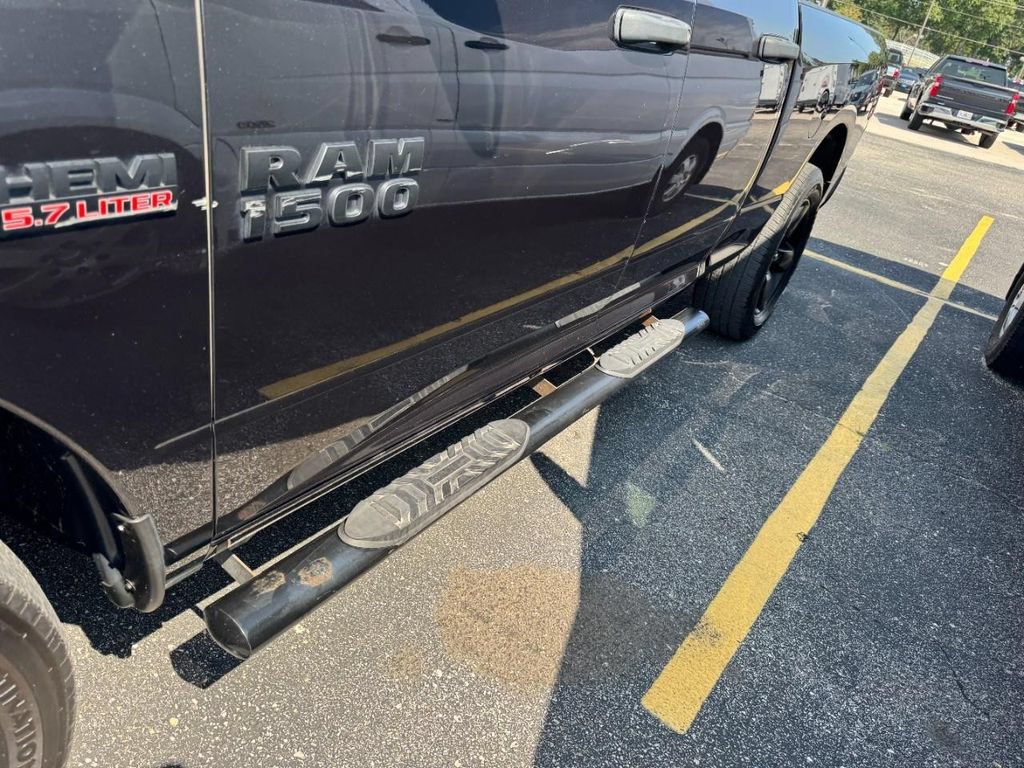 Used 2017 RAM 1500 Express w/ Black Ram 1500 Express Group AWD/4WD image 9