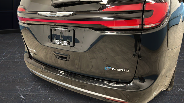 Used 2023 Chrysler Pacifica Pinnacle FWD image 43