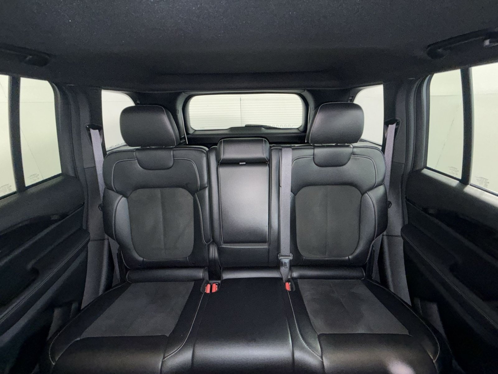 Used 2023 Jeep Grand Cherokee Altitude AWD/4WD image 24