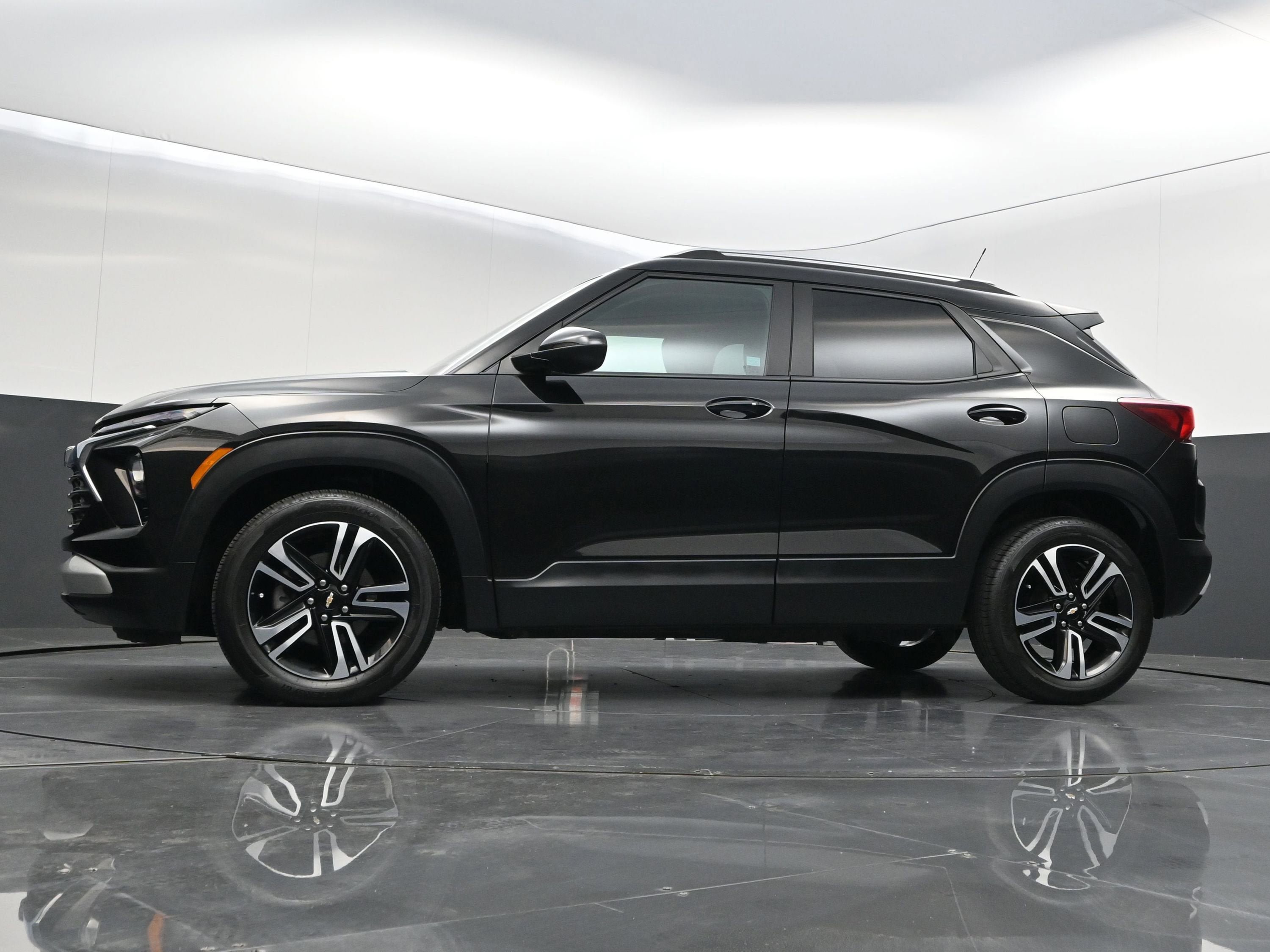 Used 2025 Chevrolet TrailBlazer LT w/ Convenience Package FWD image 40