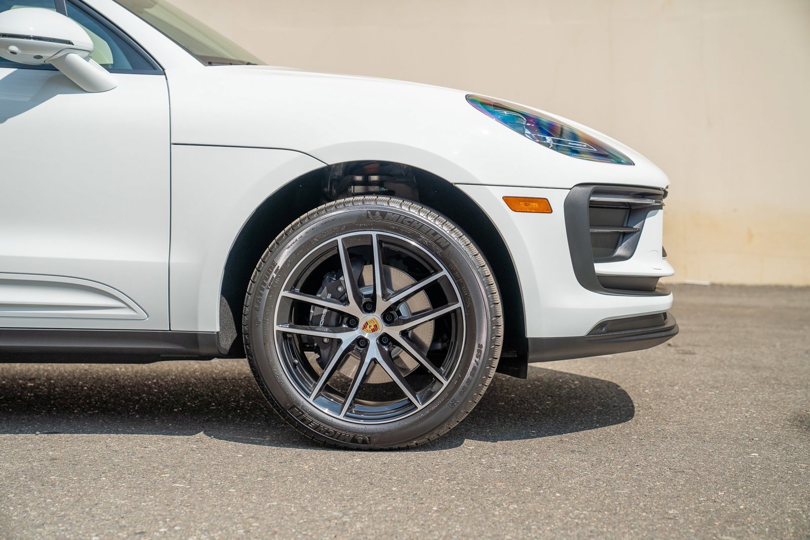 Certified 2025 Porsche Macan image 9