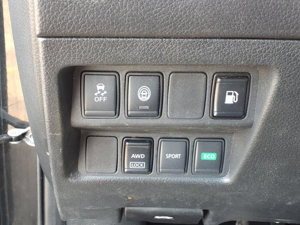 Used 2019 Nissan Rogue S AWD/4WD image 17