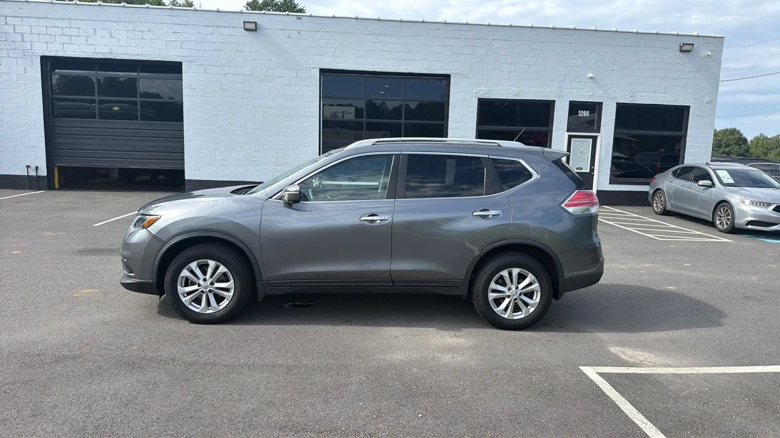 Used 2014 Nissan Rogue SV w/ SV Premium Package AWD/4WD image 4
