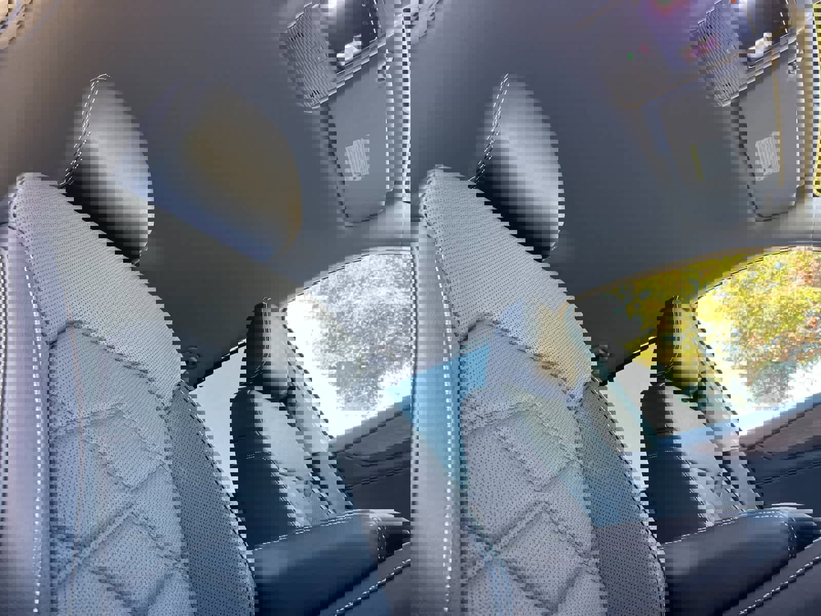 Used 2025 Volkswagen Atlas SE image 19