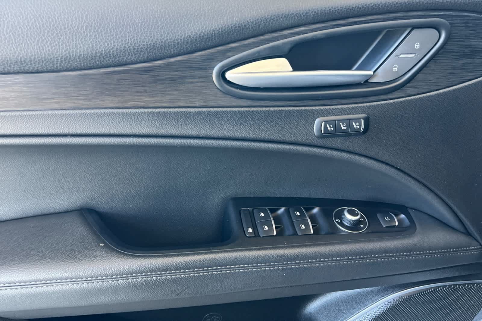 Used 2019 Alfa Romeo Stelvio w/ Nero Edizione RWD image 11