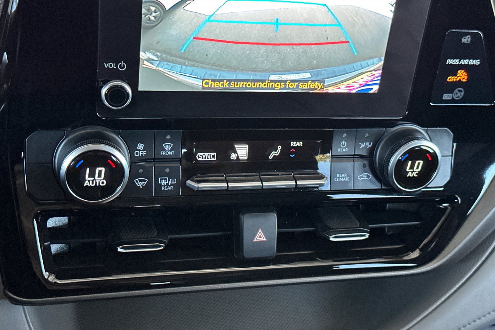 Used 2023 Toyota Highlander LE FWD image 23