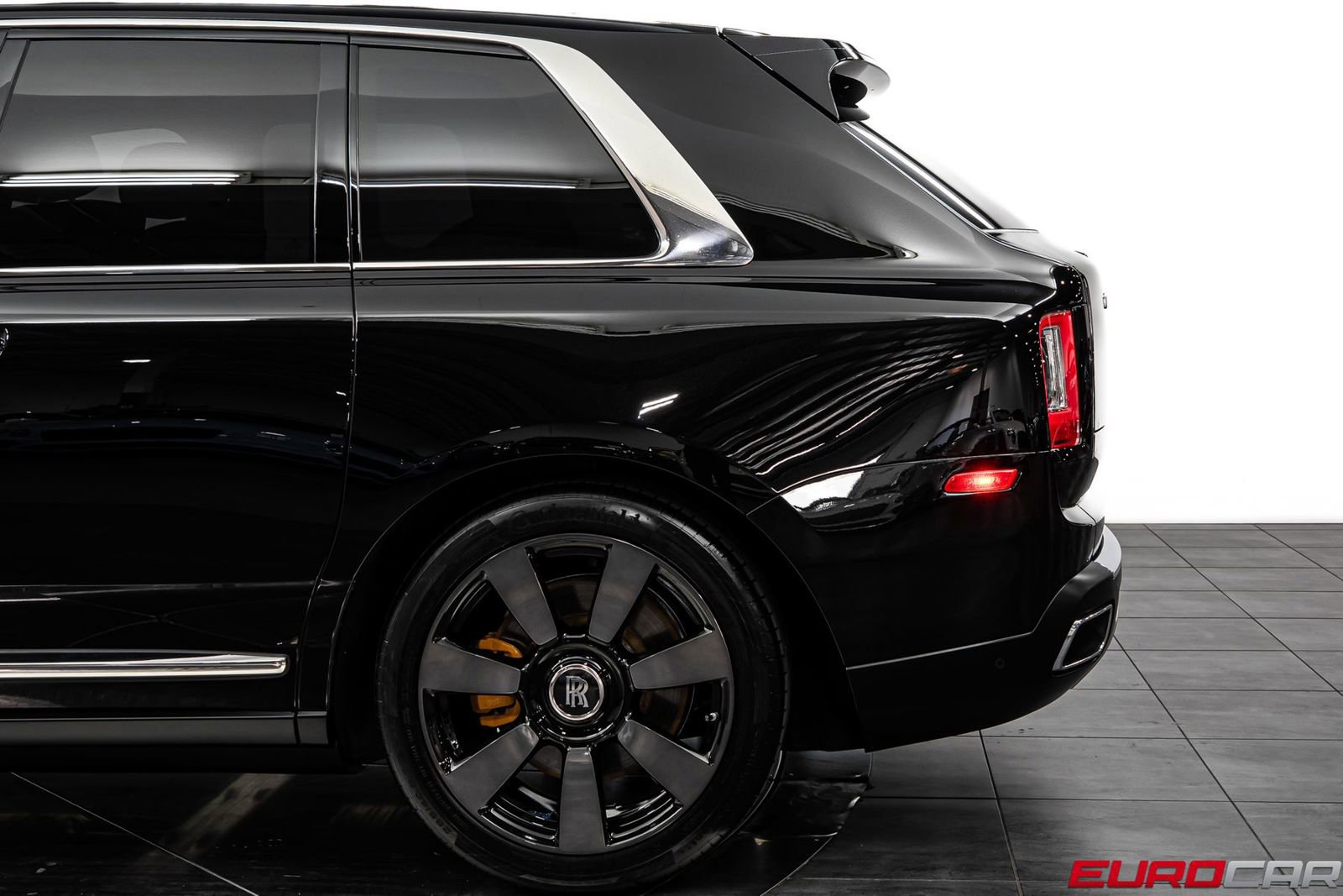 Used 2023 Rolls-Royce Cullinan AWD/4WD image 16