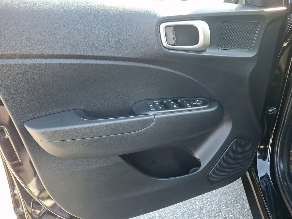 Used 2022 Hyundai Venue SE w/ Cargo Package image 12