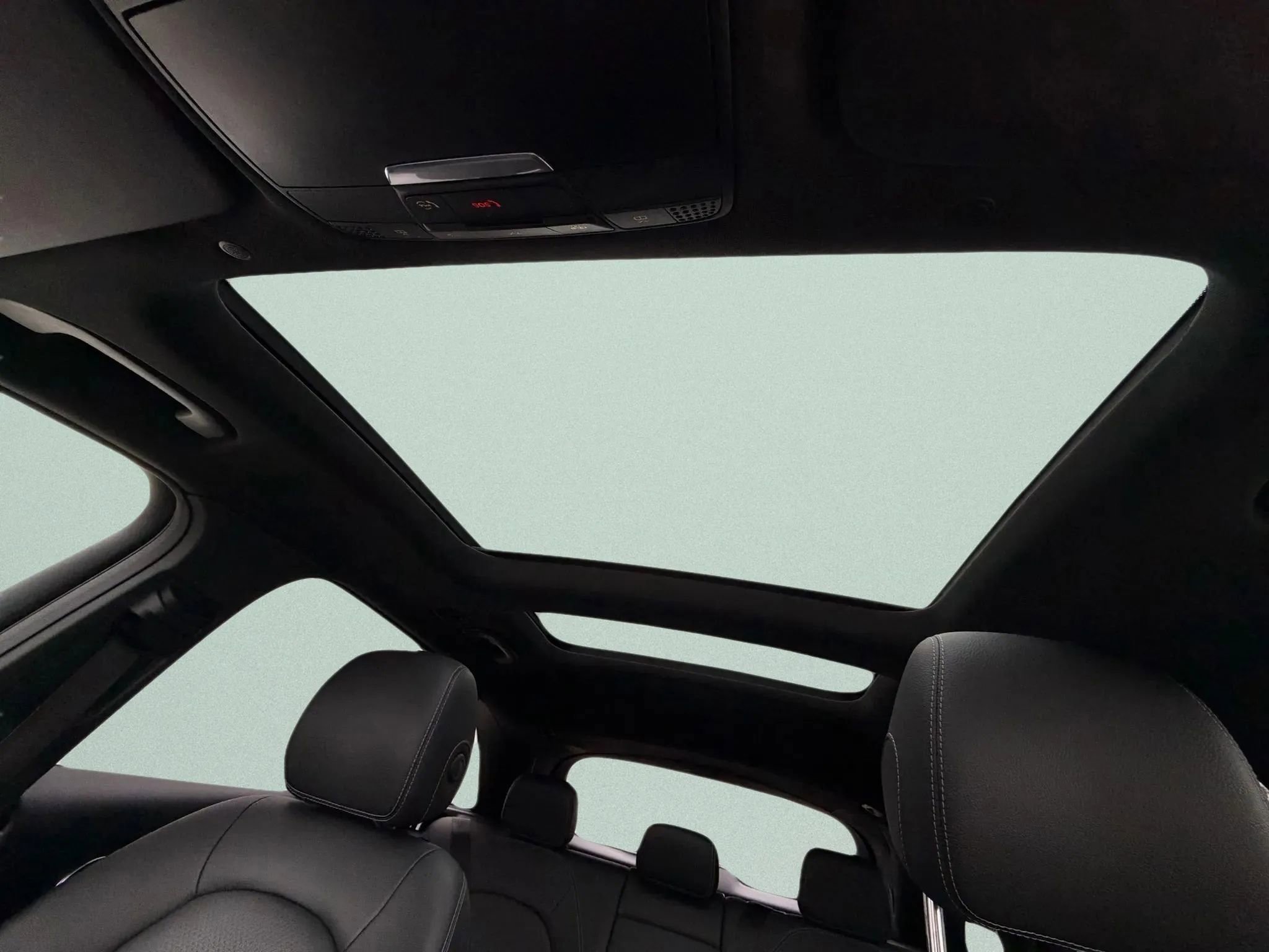 Used 2021 Mercedes-Benz GLC 300 4MATIC image 30