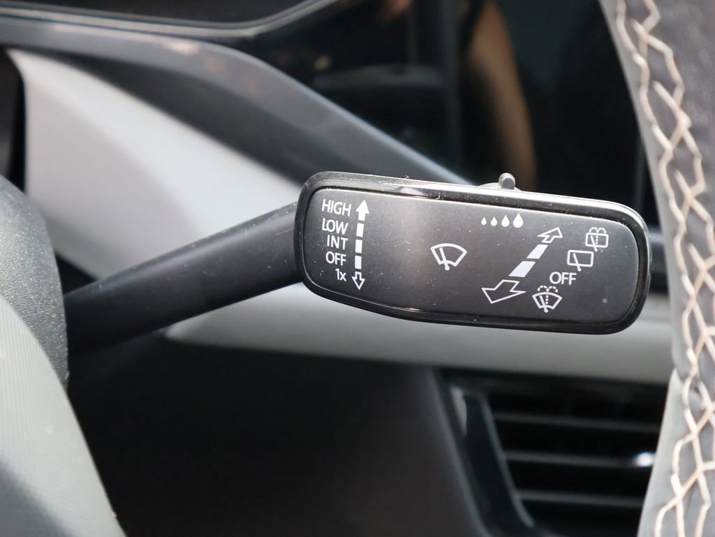 Certified 2023 Volkswagen Taos SEL AWD/4WD image 36
