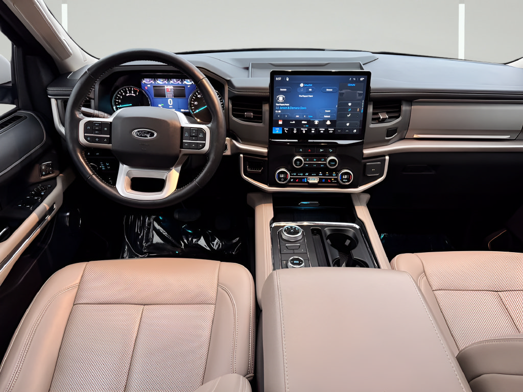 Used 2024 Ford Expedition XLT AWD/4WD image 10