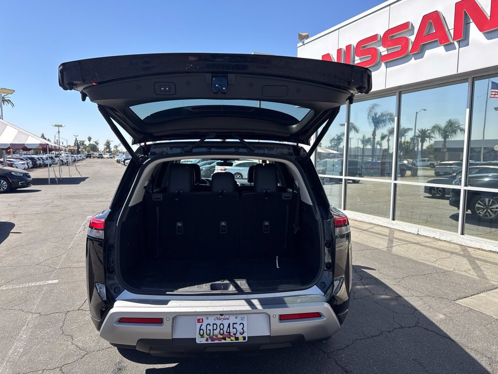 Used 2025 Nissan Pathfinder SL AWD/4WD image 11