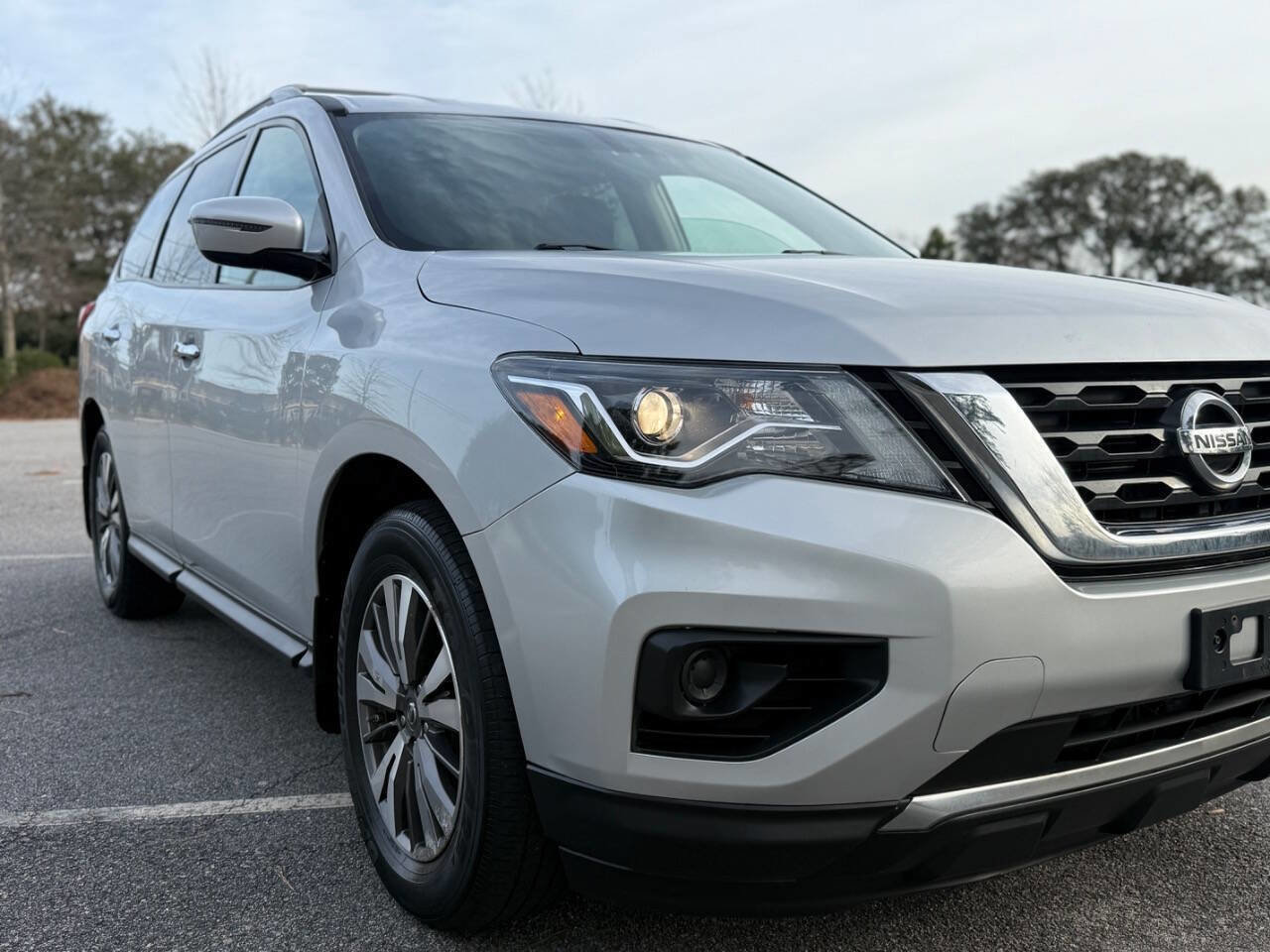 Used 2017 Nissan Pathfinder S image 6