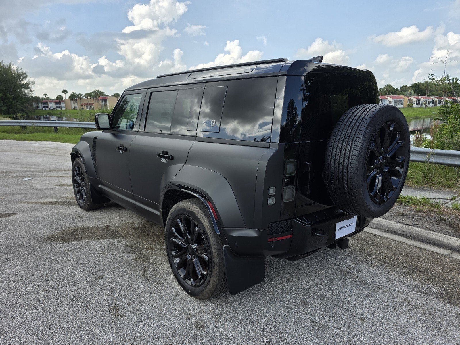 New 2026 Land Rover Defender 110 OCTA AWD/4WD image 2