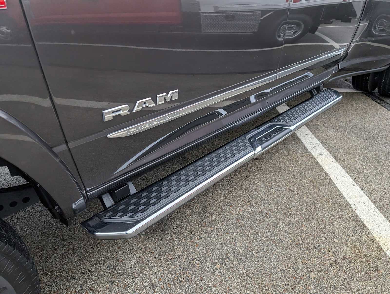 Used 2022 RAM 3500 Limited image 12