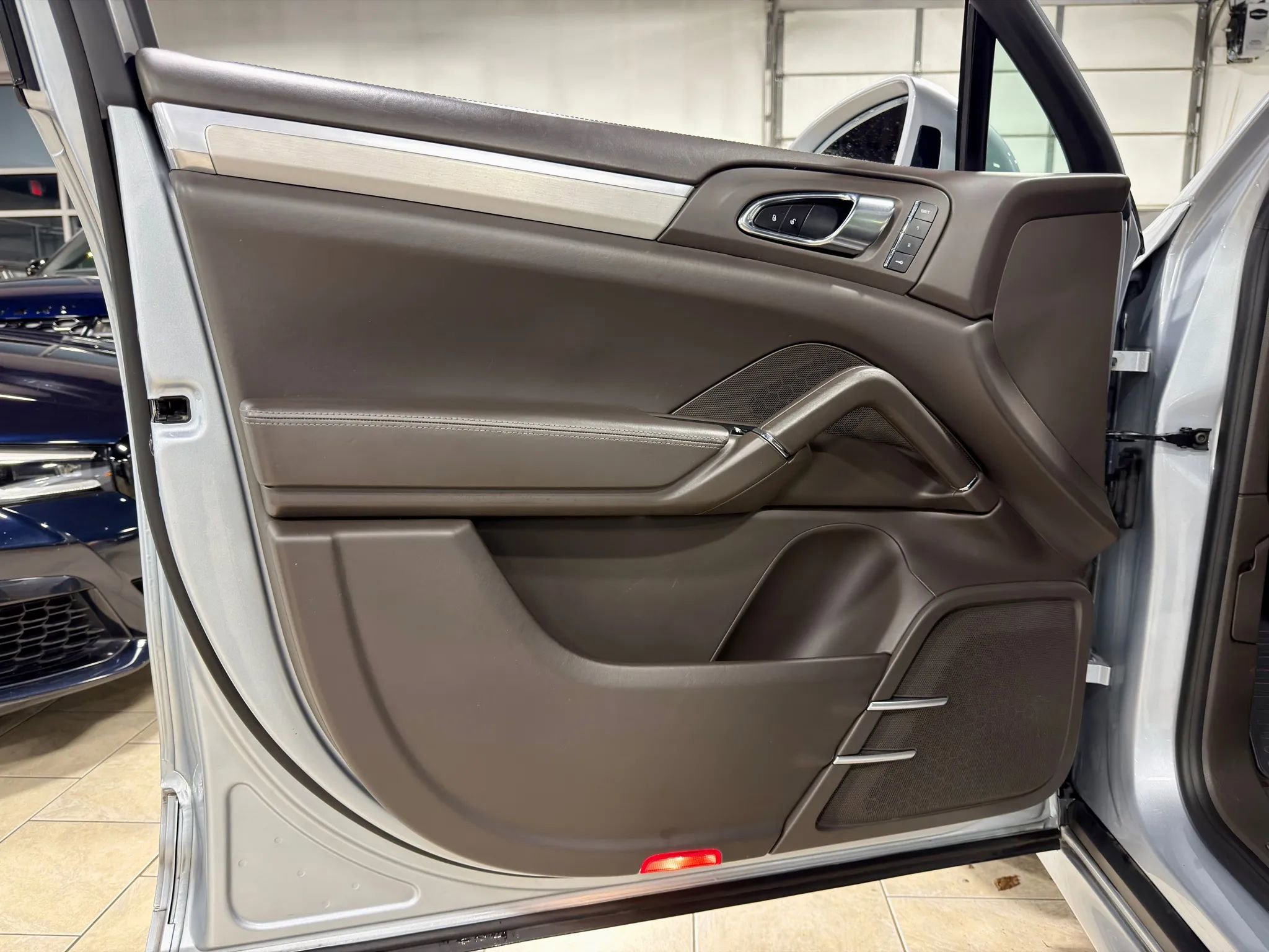 Used 2016 Porsche Cayenne GTS image 36