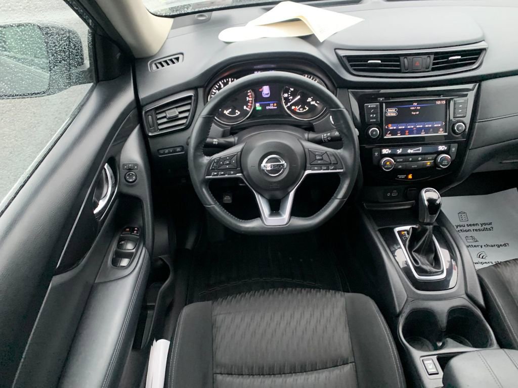 Used 2018 Nissan Rogue SV image 16