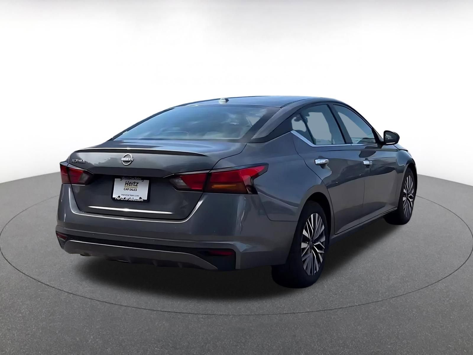Used 2025 Nissan Altima 2.5 SV FWD image 14