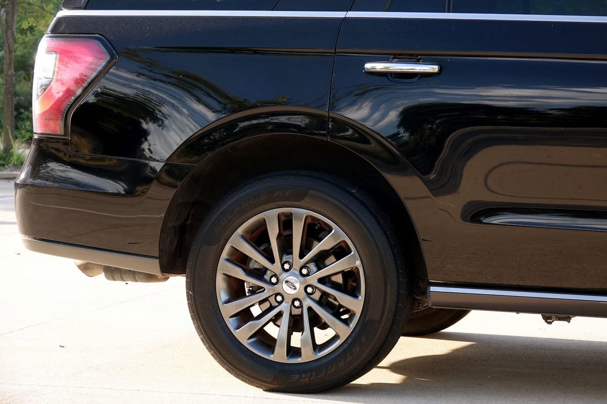 Used 2020 Ford Expedition Limited image 27