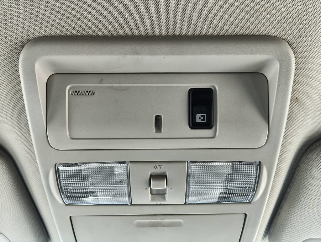 Used 2017 Nissan Titan SV AWD/4WD image 32