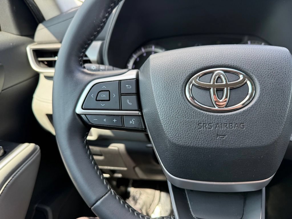 Used 2022 Toyota Highlander LE FWD image 37
