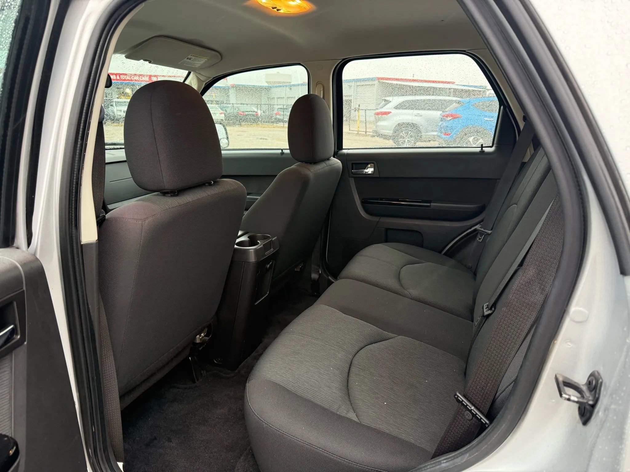 Used 2010 MAZDA Tribute i Sport image 9