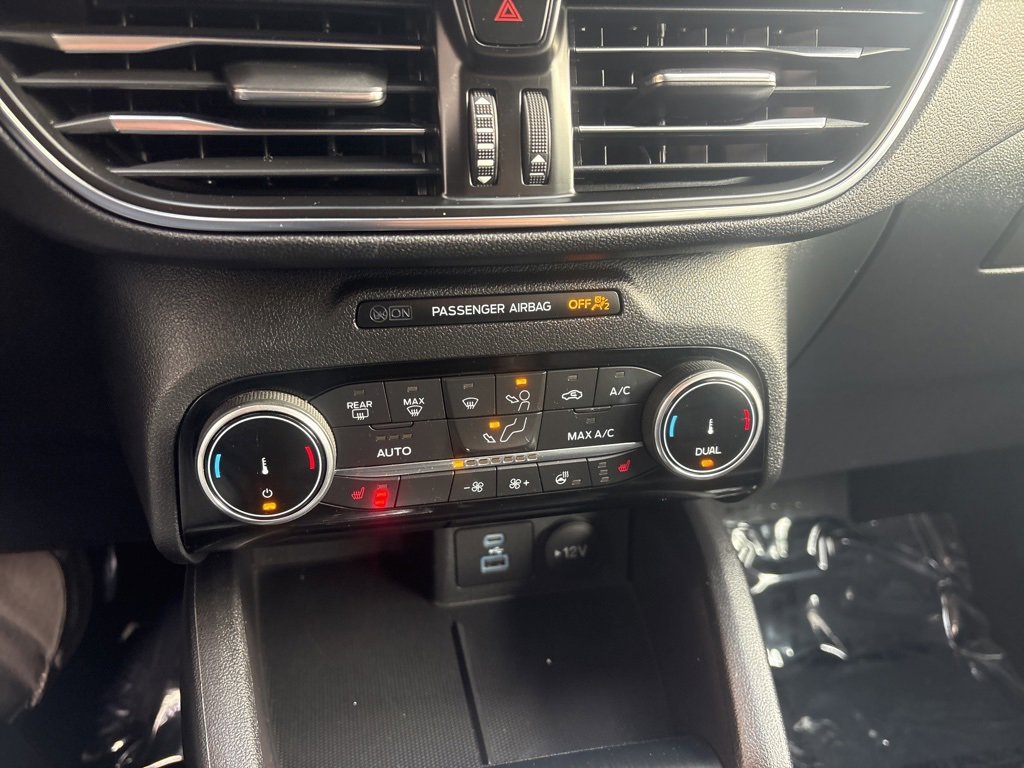 Used 2022 Ford Escape Titanium w/ Class II Trailer Tow Package image 18