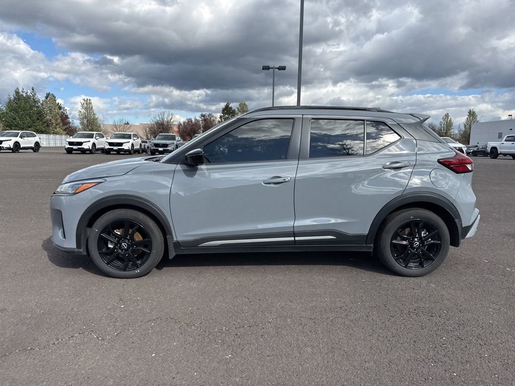 Used 2023 Nissan Kicks SR w/ SR Premium Package FWD image 4