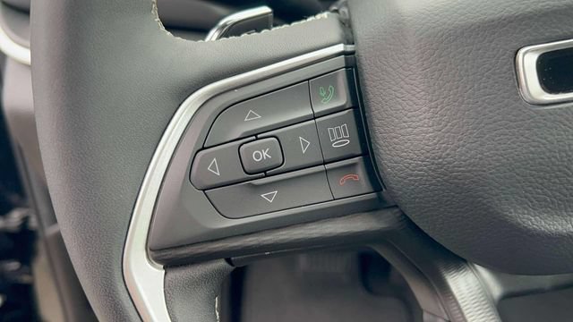 Used 2023 Jeep Grand Cherokee Altitude AWD/4WD image 23
