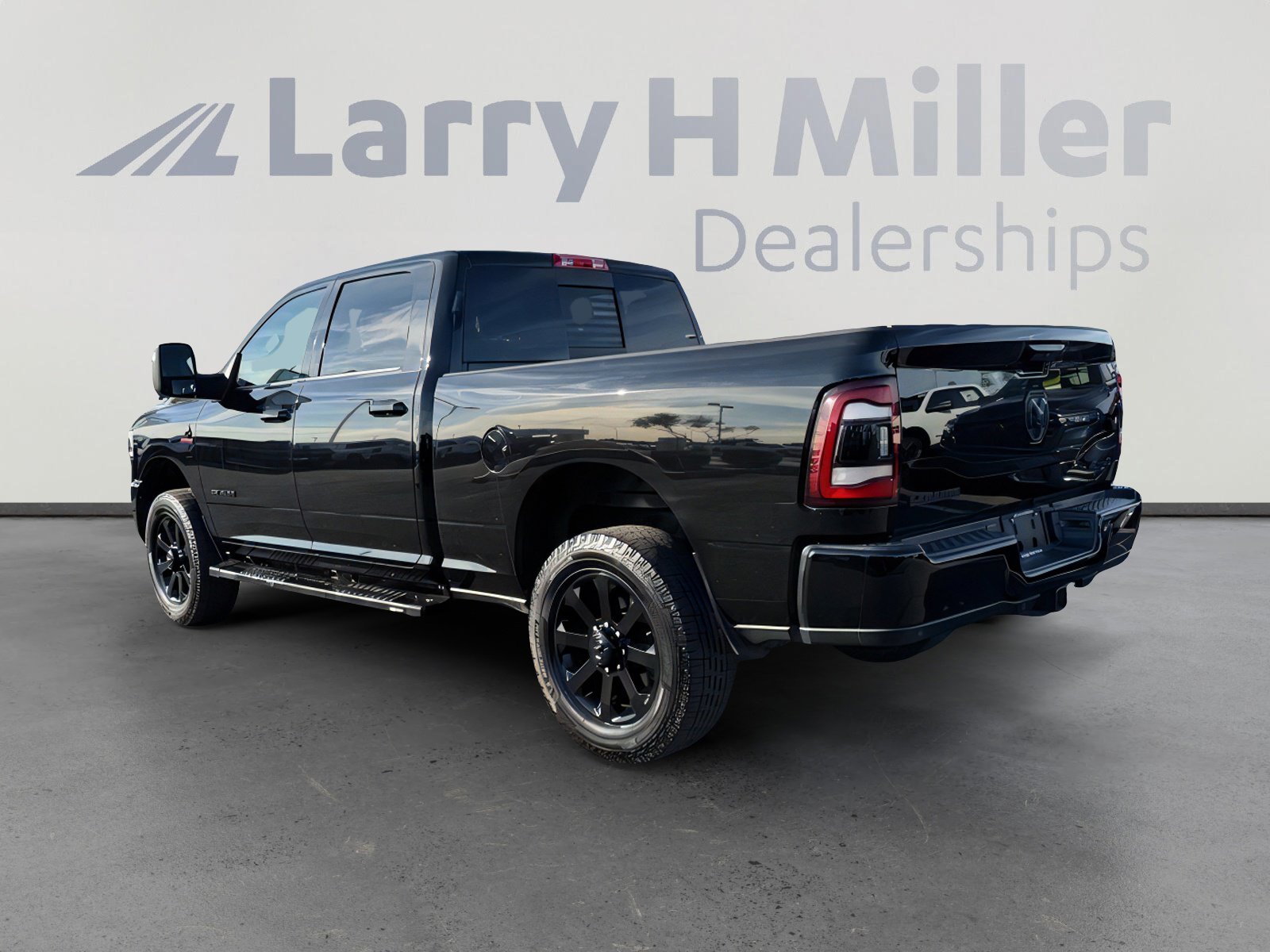 Used 2024 RAM 3500 Laramie w/ Night Edition AWD/4WD image 3