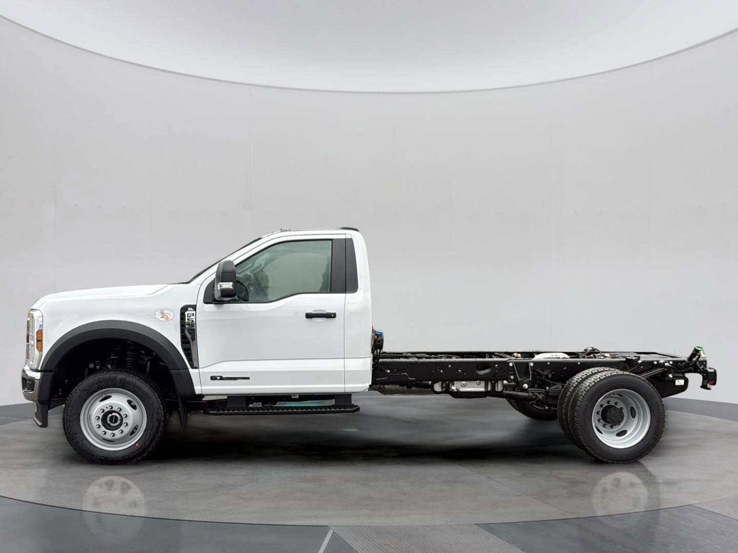 New 2026 Ford F550 4x4 Regular Cab Super Duty image 3
