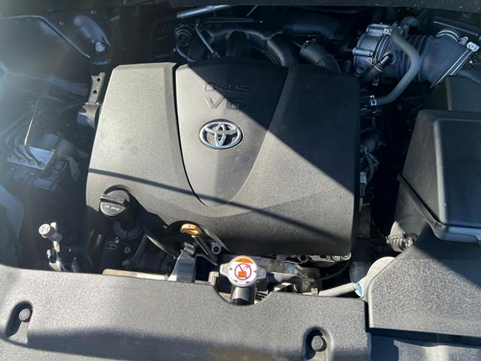 Used 2018 Toyota Highlander XLE AWD/4WD image 10