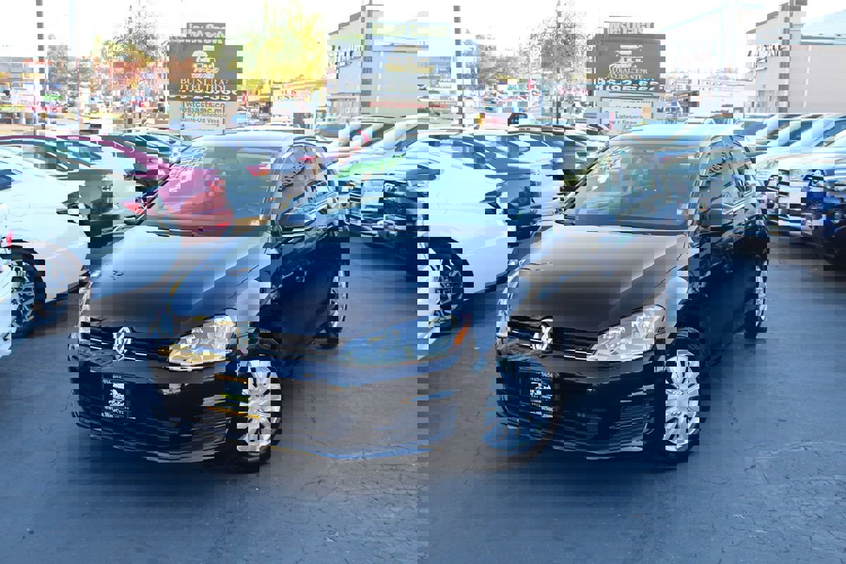 Used 2015 Volkswagen Golf Launch Edition image 33