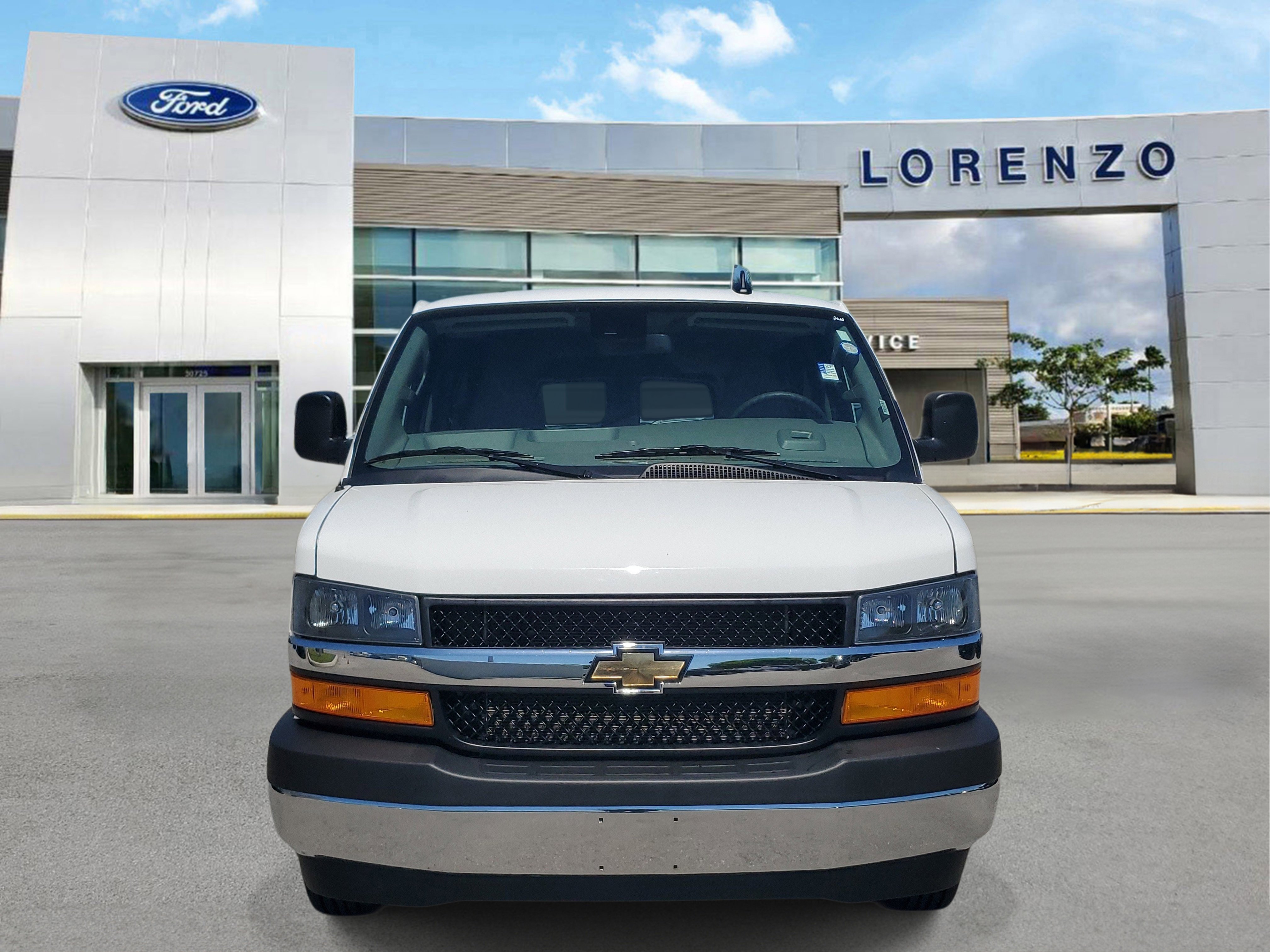 Used 2025 Chevrolet Express 3500 LT w/ LT Preferred Equipment Group RWD image 2