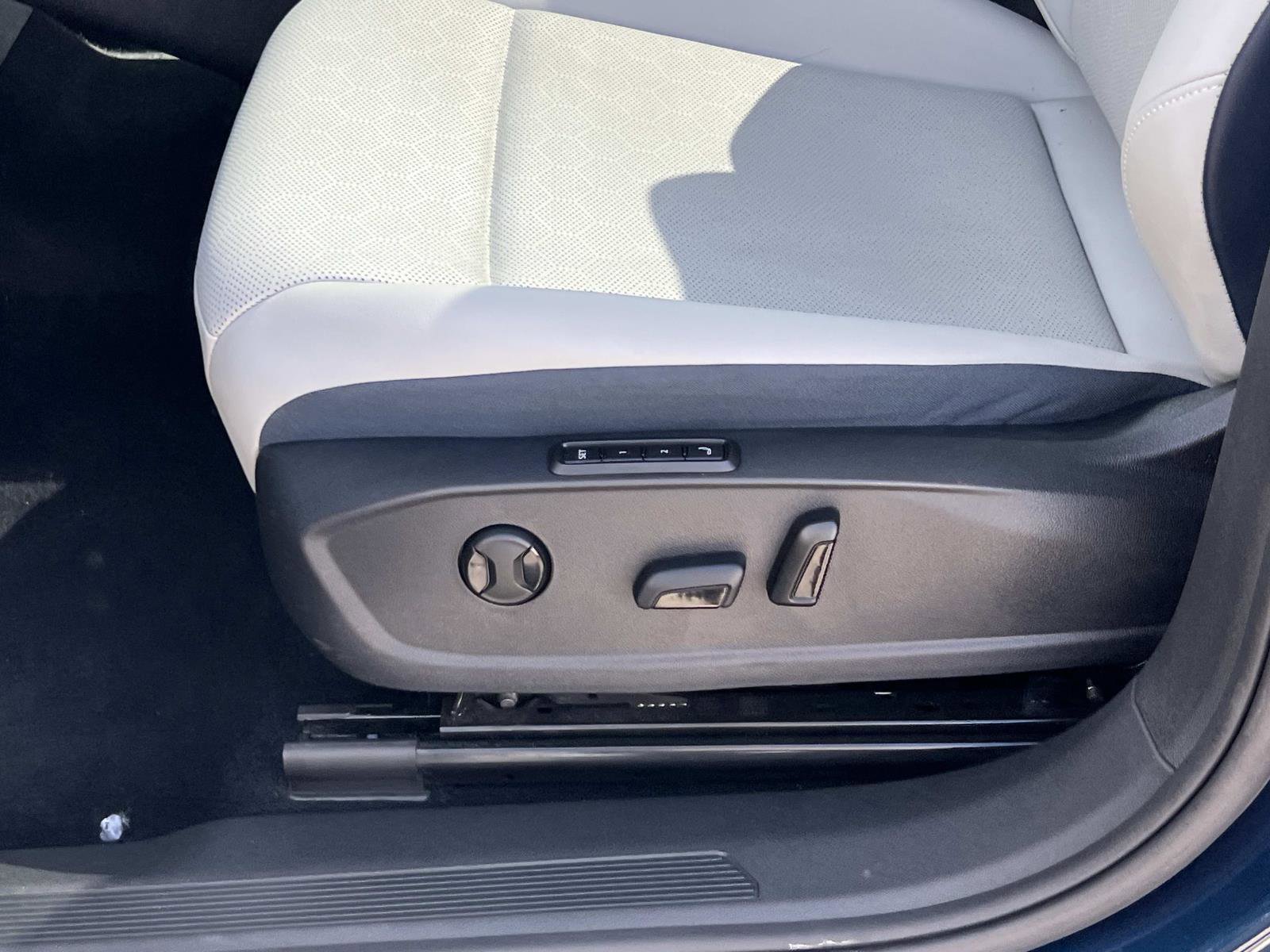 Used 2023 Volkswagen ID.4 Pro S Plus image 16