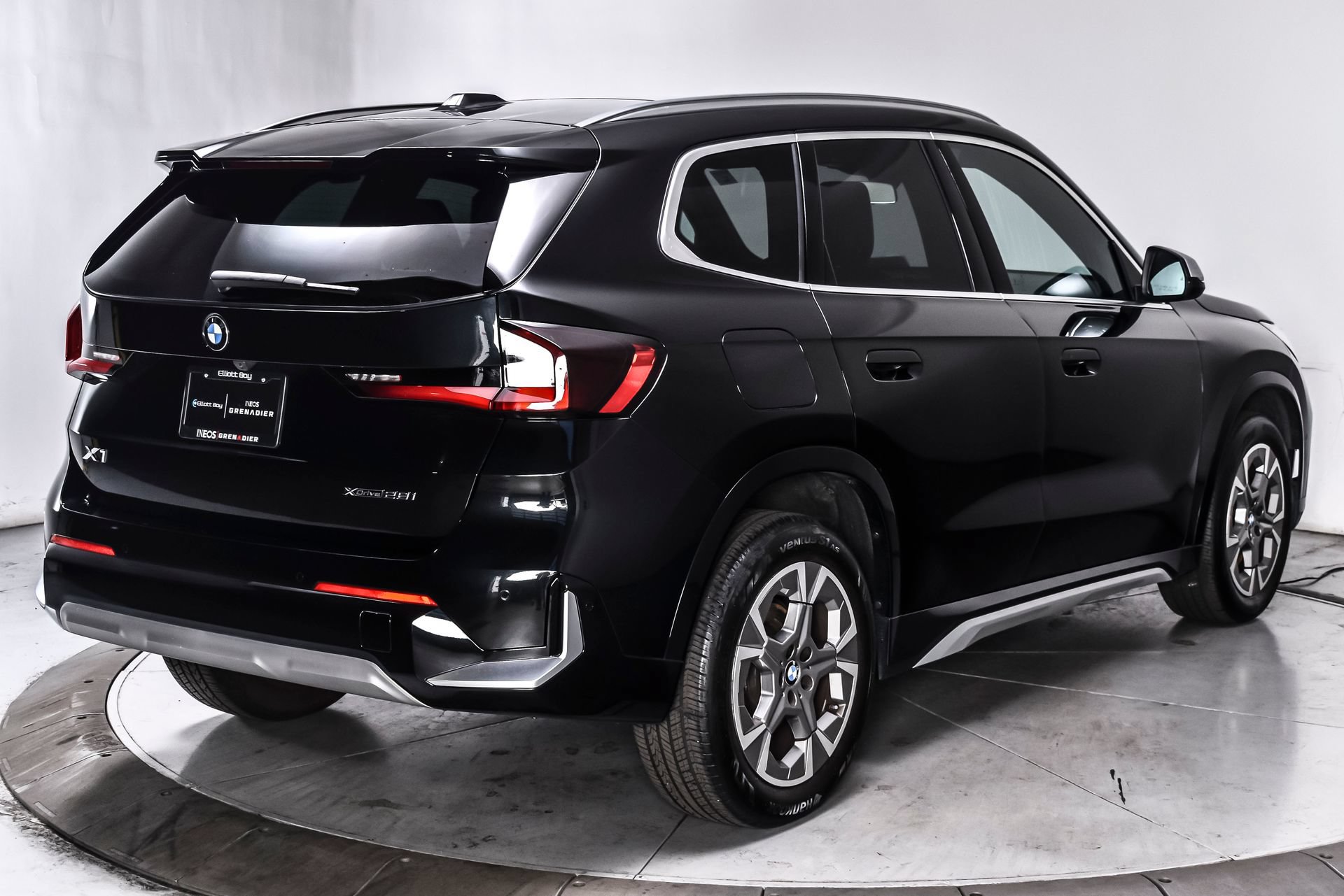 Used 2024 BMW X1 xDrive28i AWD/4WD image 6