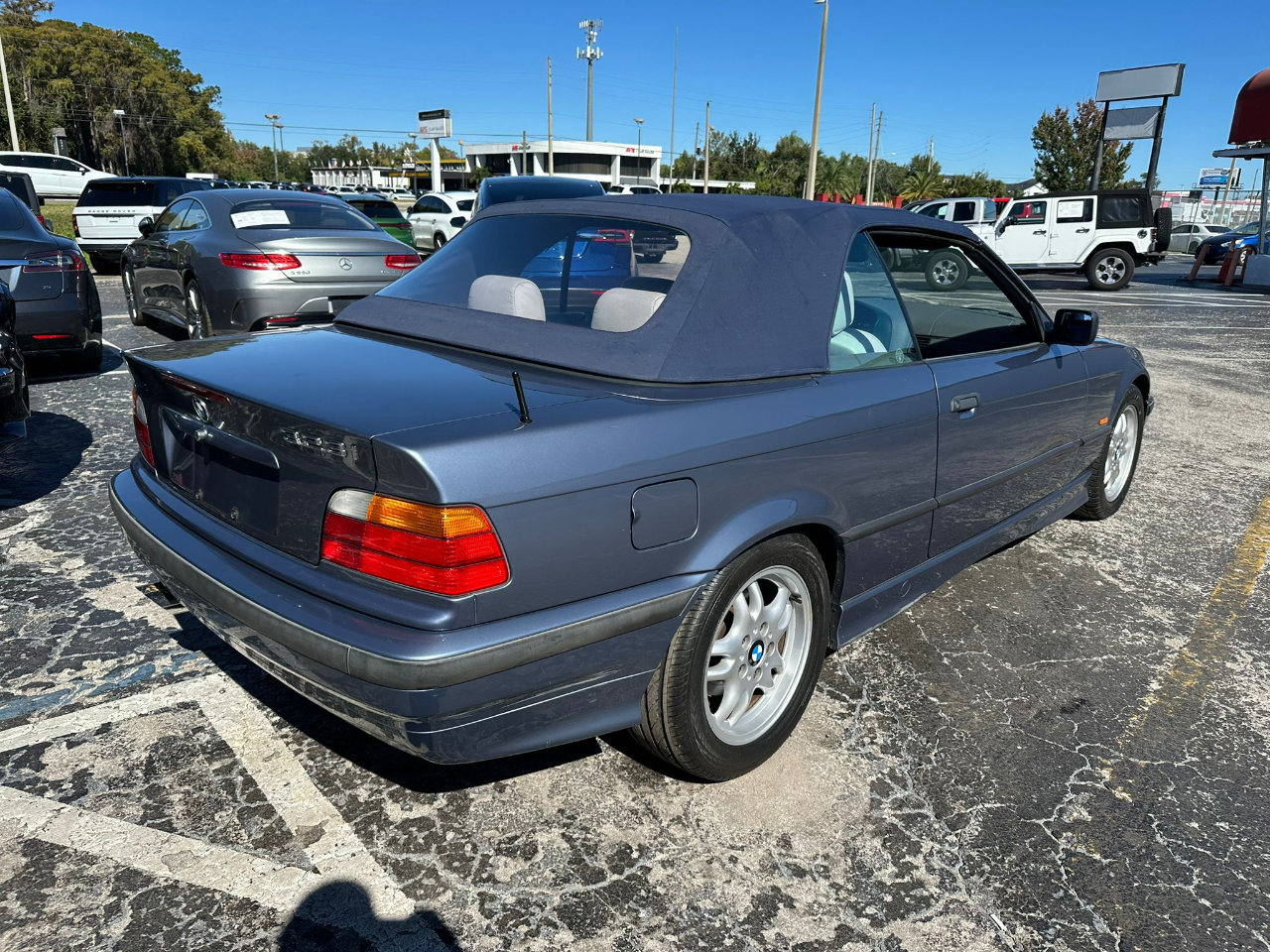 Used 1999 BMW 323i Convertible image 7