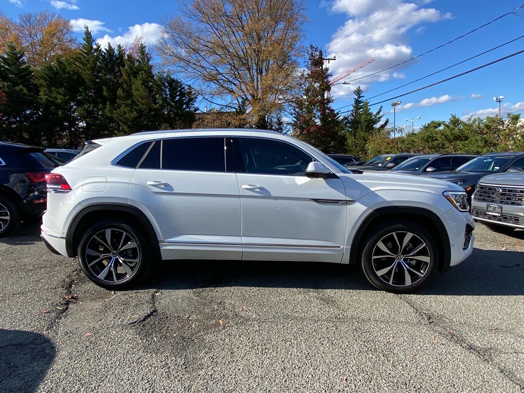 Certified 2025 Volkswagen Atlas Cross Sport SEL Premium R-Line image 2