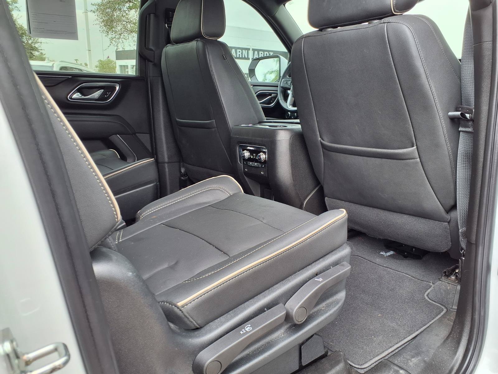 Used 2023 GMC Yukon XL SLT w/ SLT Premium Package AWD/4WD image 14
