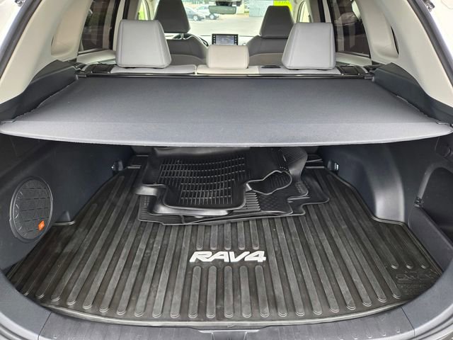 Used 2020 Toyota RAV4 XLE Premium image 9