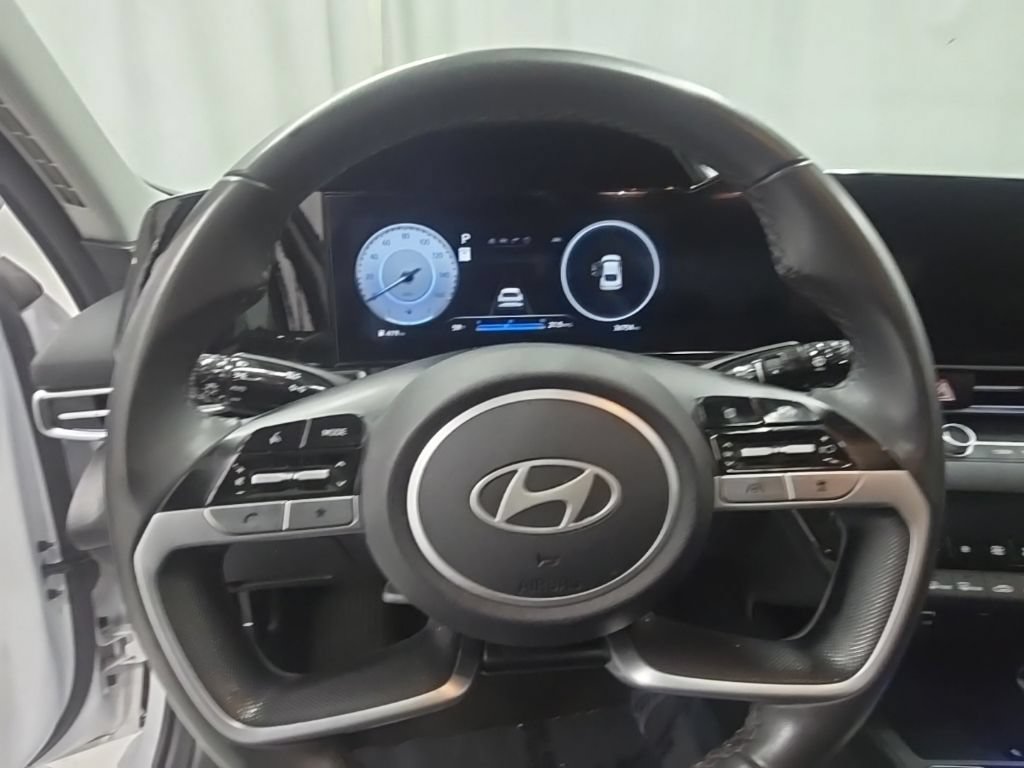 Used 2025 Hyundai Elantra SEL FWD image 23