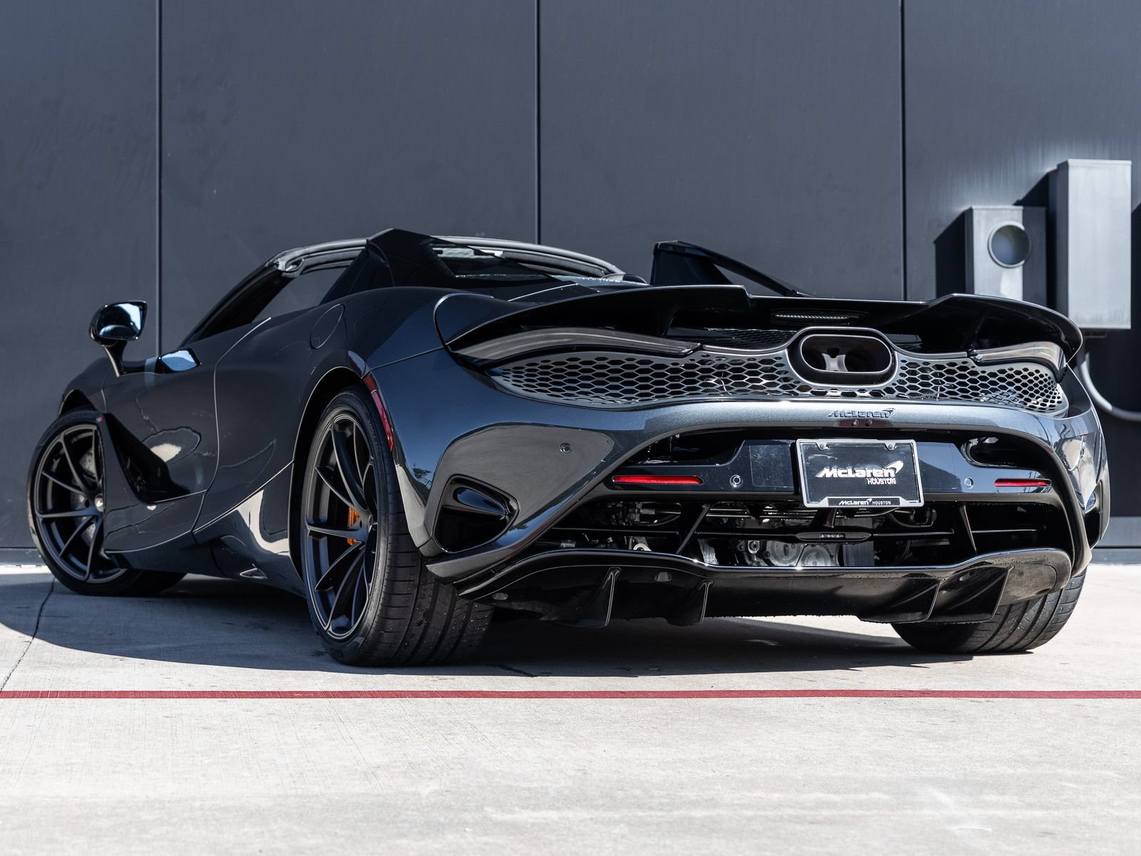 Used 2024 McLaren 750S Spider RWD image 8
