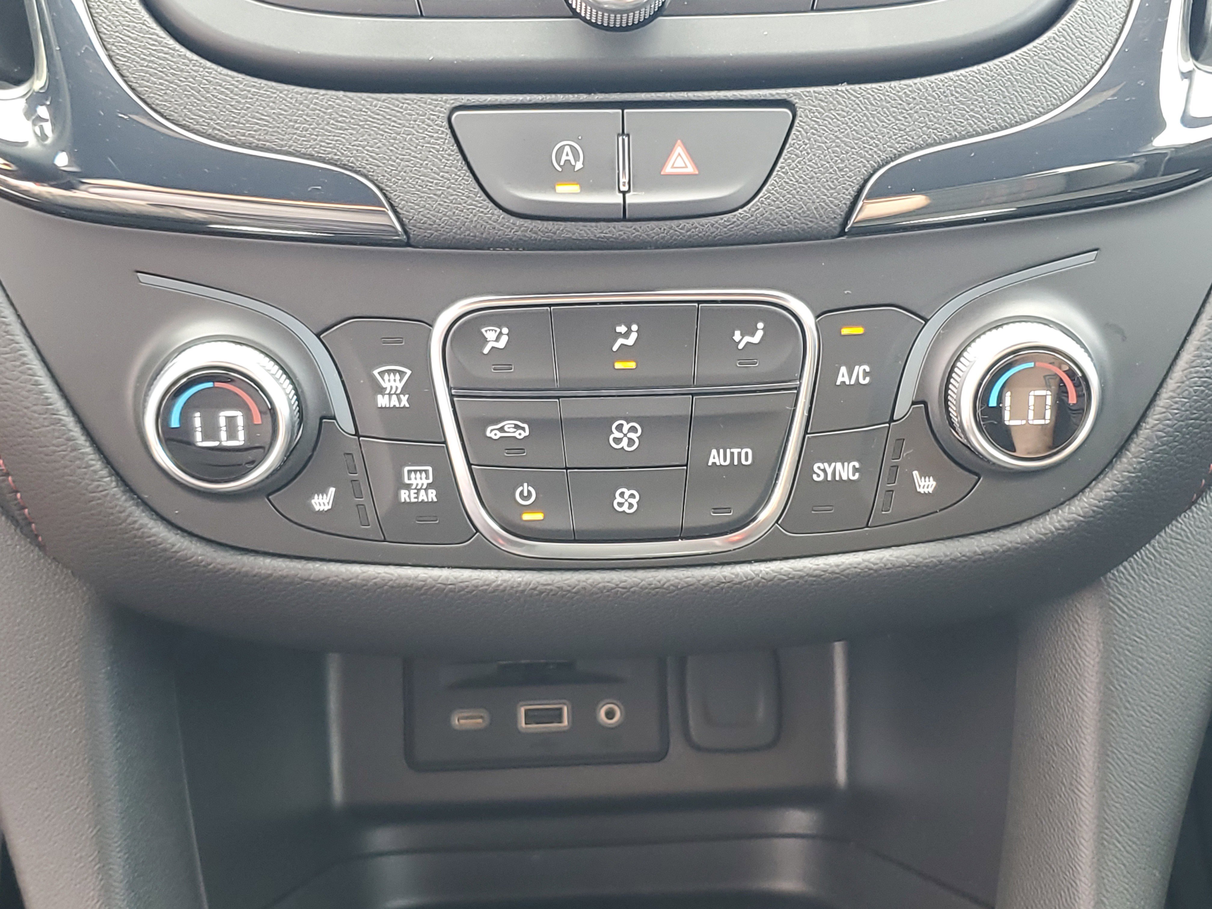 Used 2024 Chevrolet Equinox RS FWD image 25